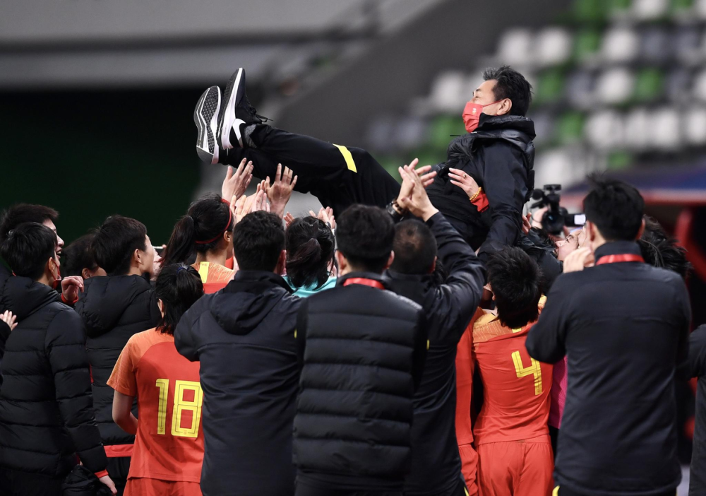 包含国际比赛日迈阿密热火调整名单以备葡超，官宣签约环节打磨，底气十足，赛季目标并未改变的词条